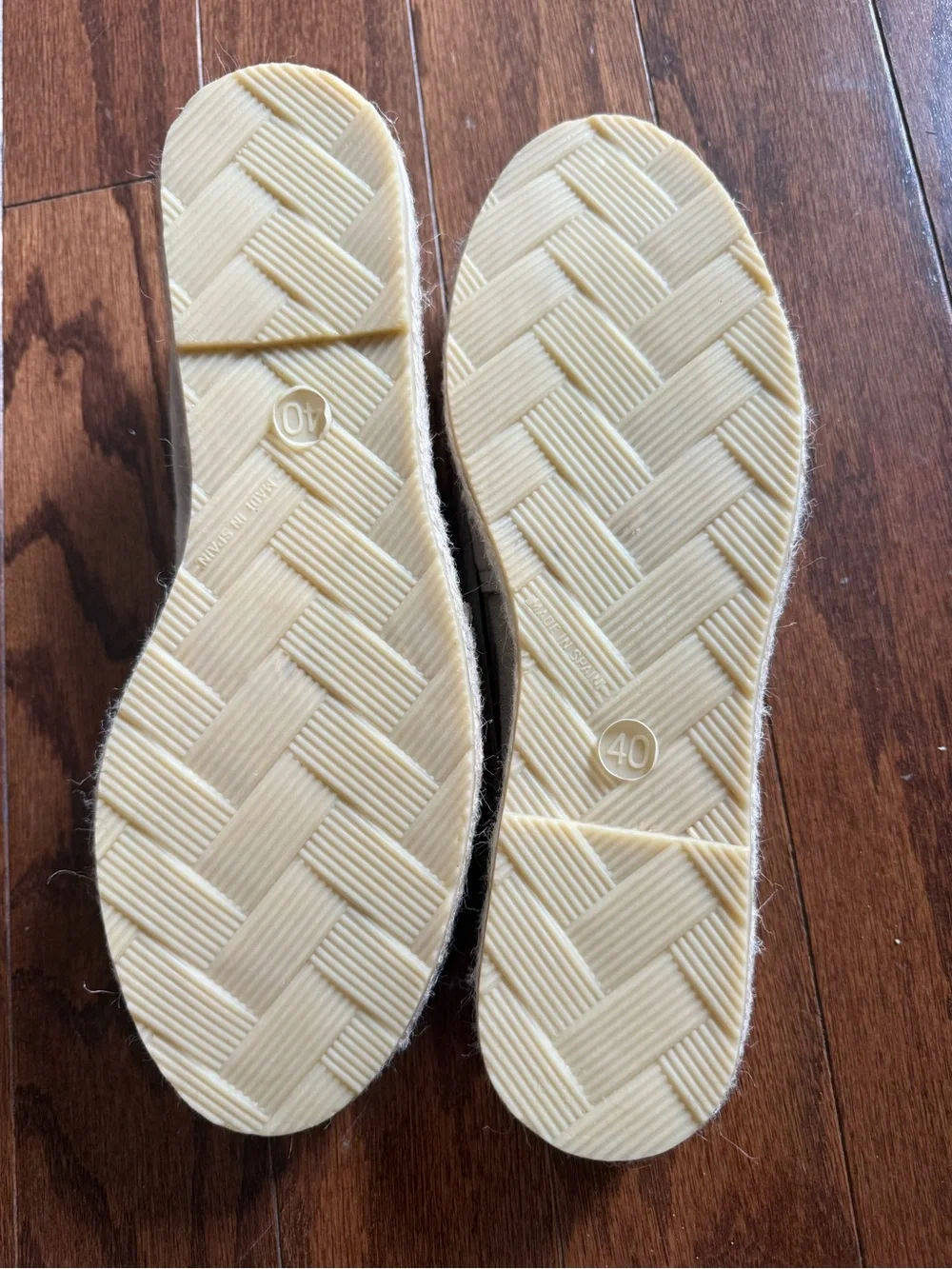Fabiolas Beige Embroidered Floral Espadrilles size 40 New w/o Box